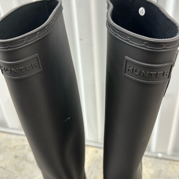 Hunter - Picture 3 of 14